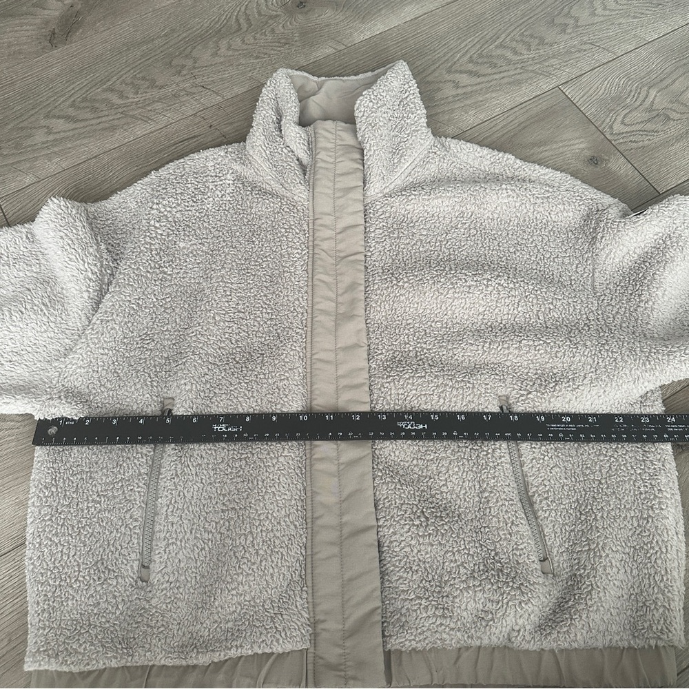 Vuori Alpine Women's Cream Fleece Jacket size Large - Picture 11 of 11